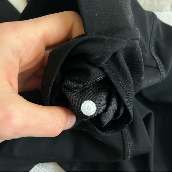 Lululemon High Waisted Full Leggings 2 - Picture 4 of 5